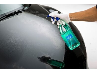 AD_PC_Surface_Cleaner_spraying_on_car